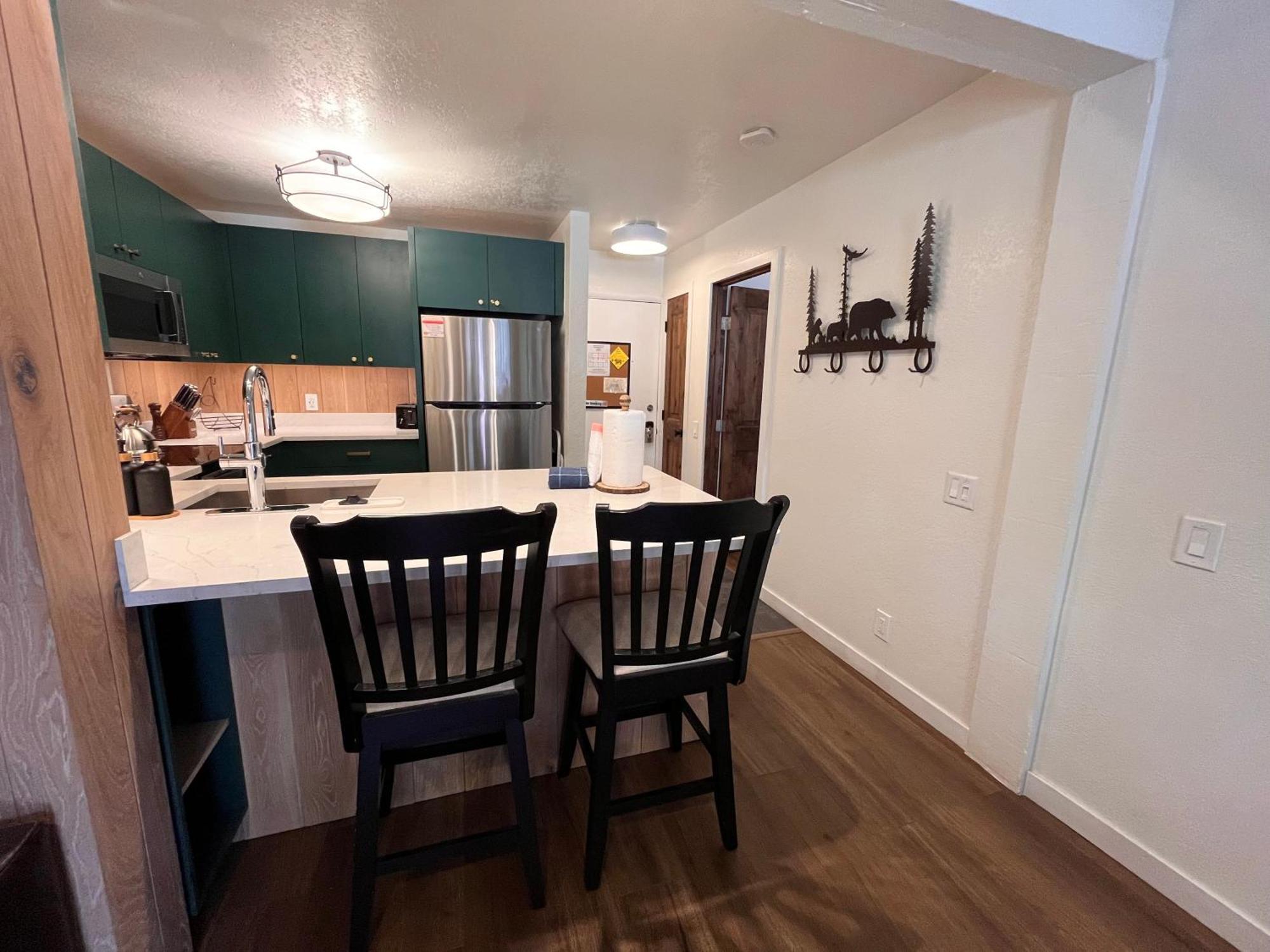 Tastefully Remodeled Condo At Mammoth Ski & Racquet Club, Hot Tub, Garage, 10 Min Walk To Ski Lifts ماموث لاكيس المظهر الخارجي الصورة