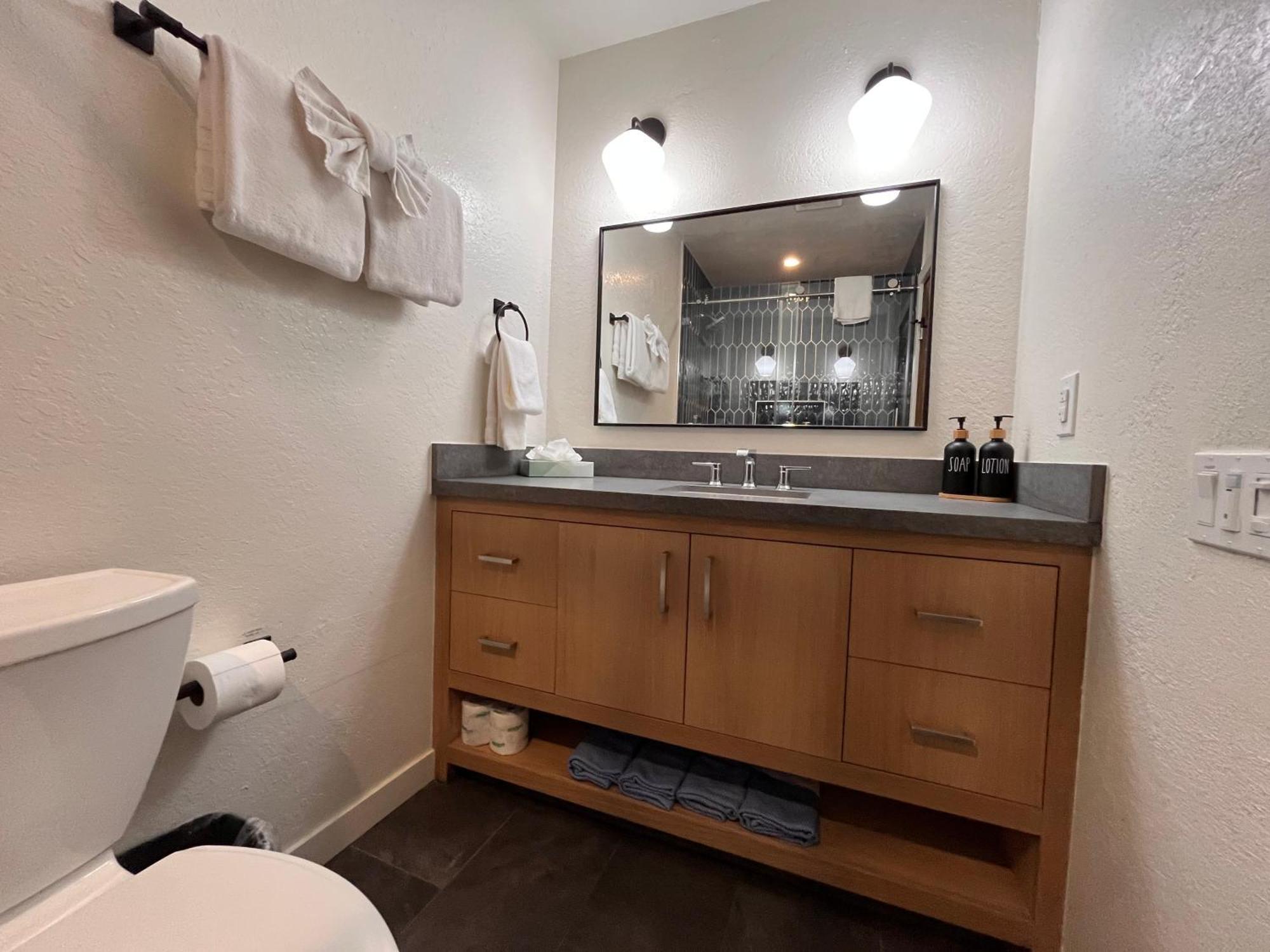 Tastefully Remodeled Condo At Mammoth Ski & Racquet Club, Hot Tub, Garage, 10 Min Walk To Ski Lifts ماموث لاكيس المظهر الخارجي الصورة